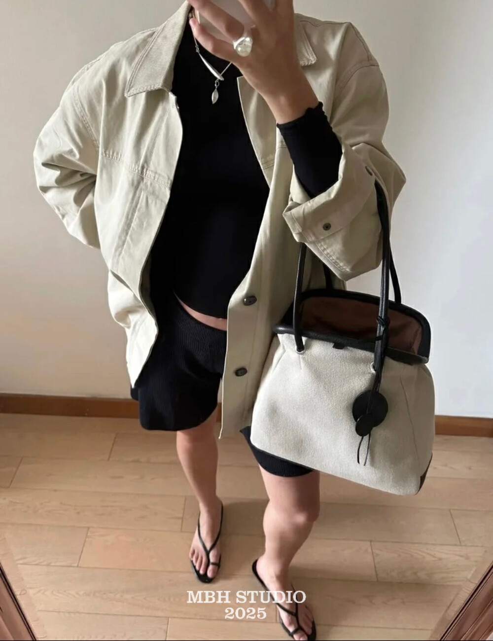 Designer Casual Shell Bag Large Capacity Shoulder Tote with Pendant - Image 2