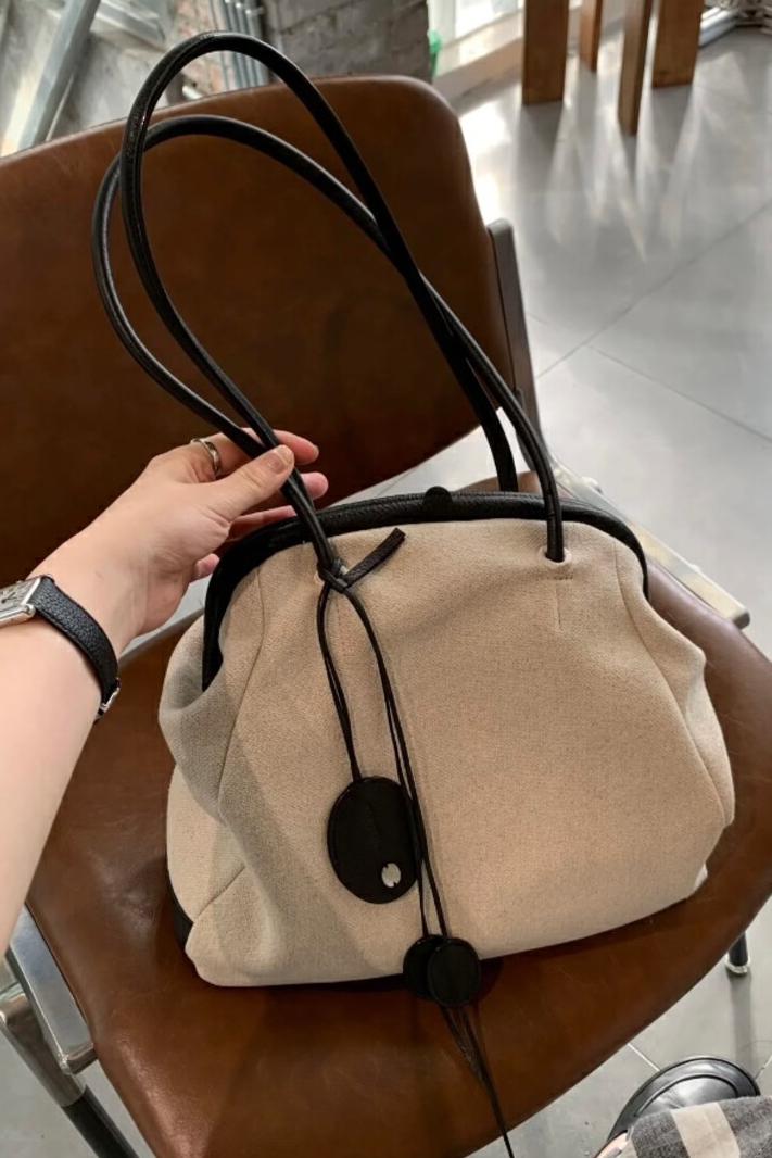 Designer Casual Shell Bag Large Capacity Shoulder Tote with Pendant - Image 5
