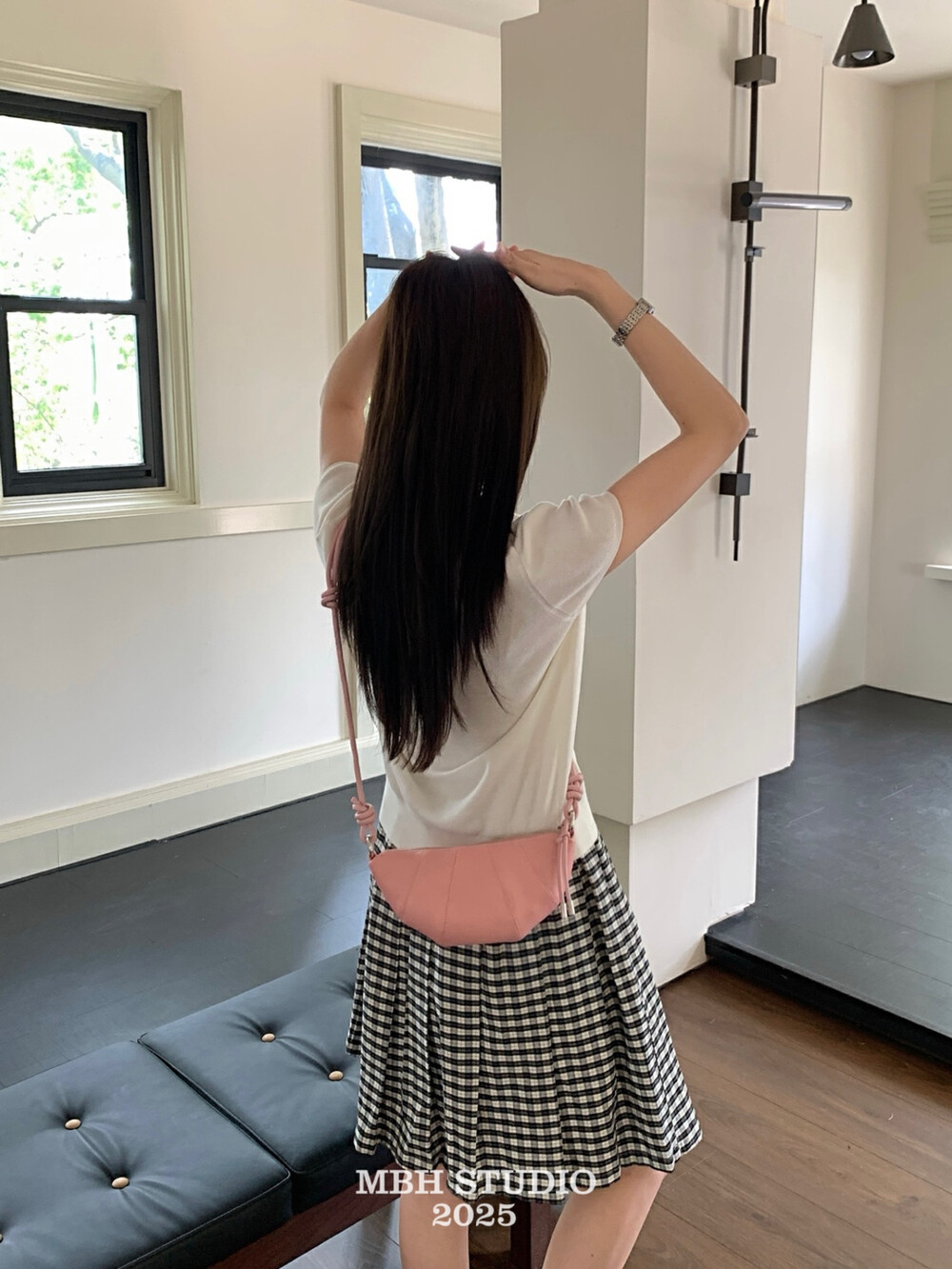 MBH Lambskin Croissant Bag Dopamine Leather Horn Bag Korean Niche Shoulder Crossbody Bag - Image 2